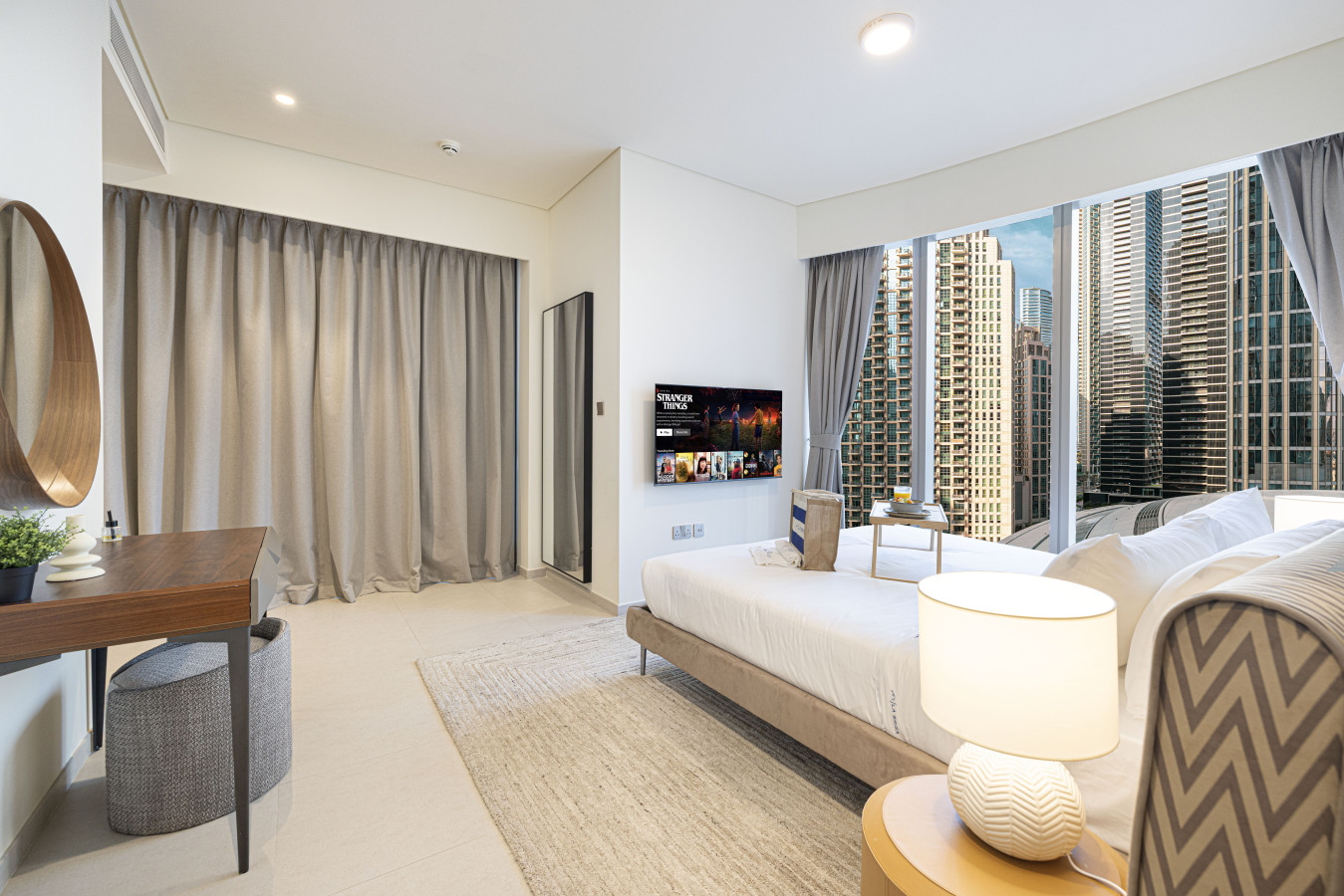 Chic 2BR | Walk to Dubai Mall | Burj Khalifa Views