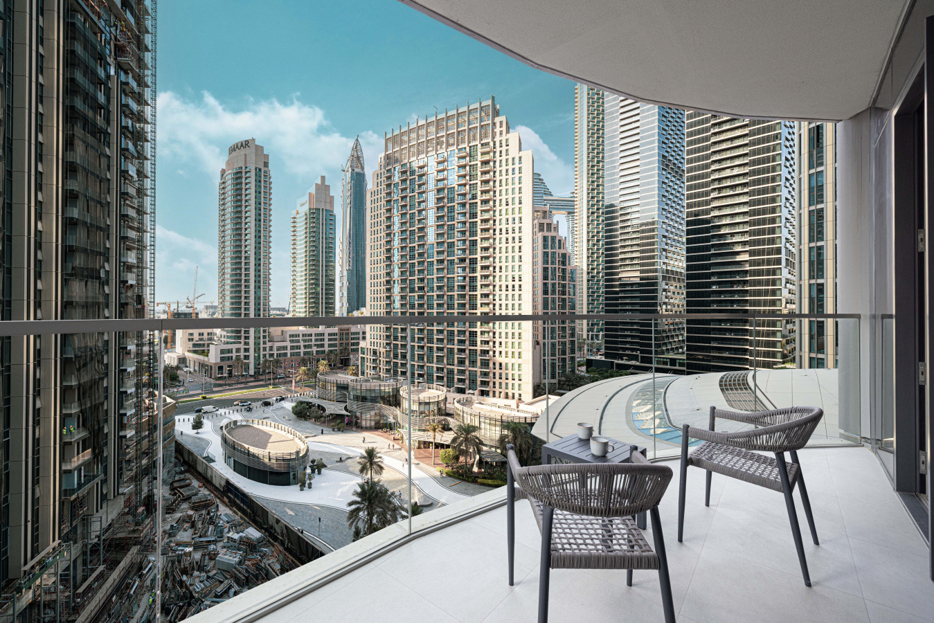 Chic 2BR | Walk to Dubai Mall | Burj Khalifa Views