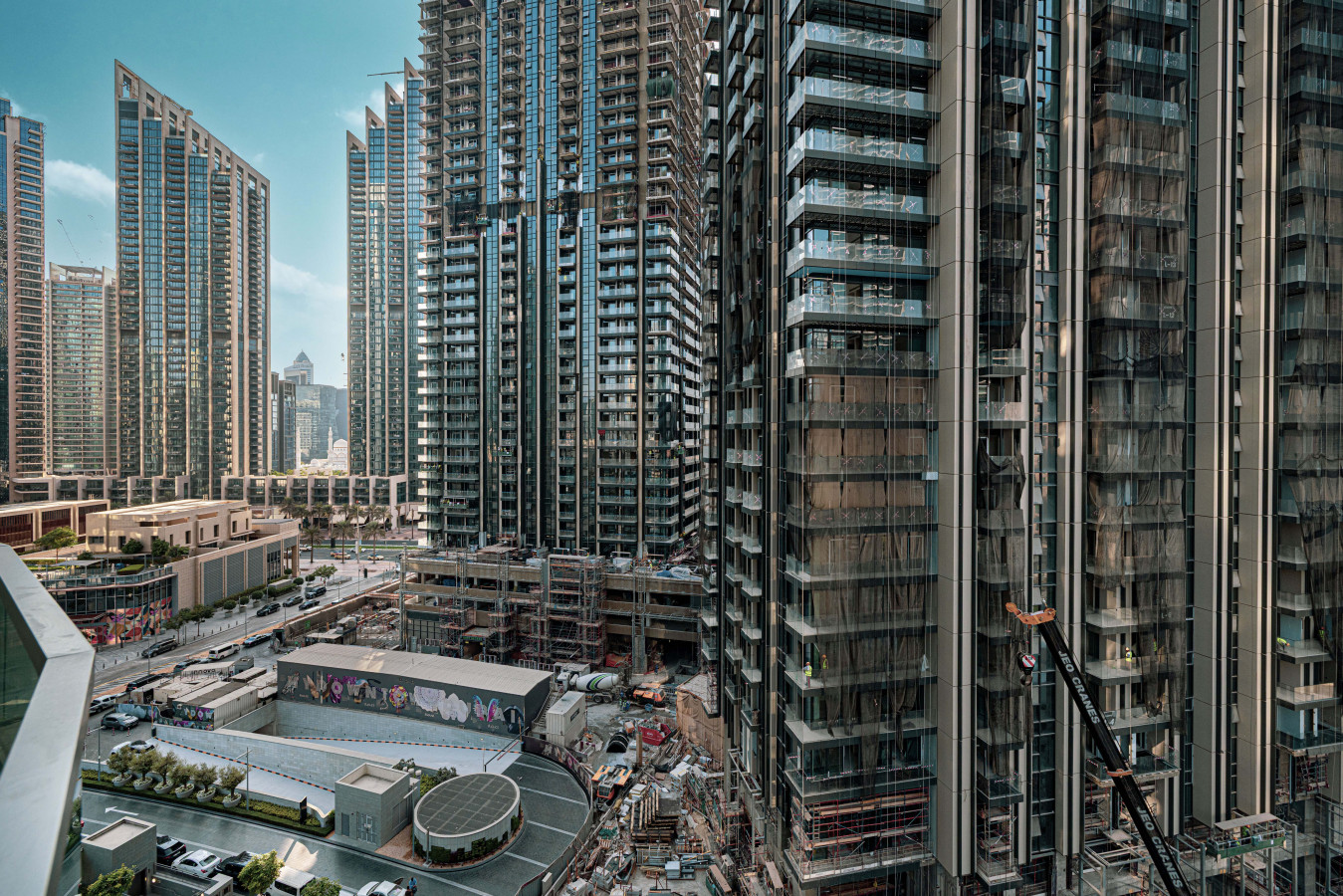 Chic 2BR | Walk to Dubai Mall | Burj Khalifa Views