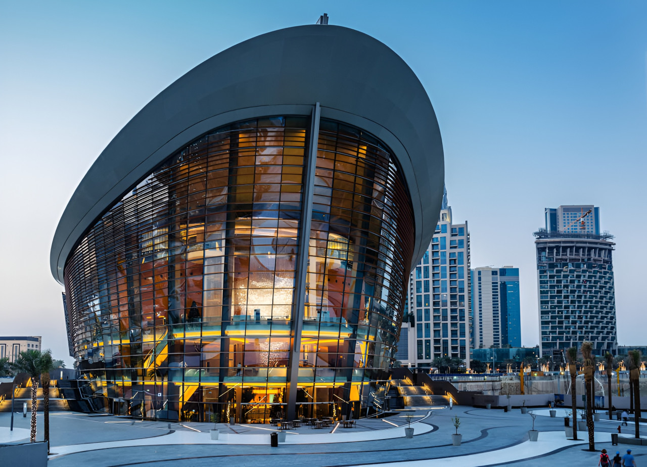 Chic 2BR | Walk to Dubai Mall | Burj Khalifa Views