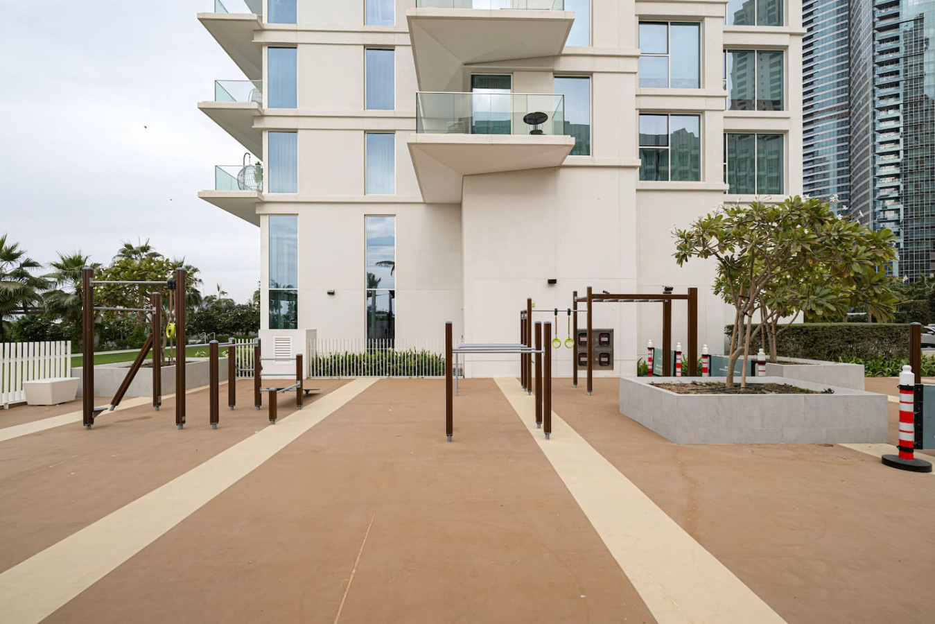 Luxury 4BR Beachfront La Vie JBR | Sea Views