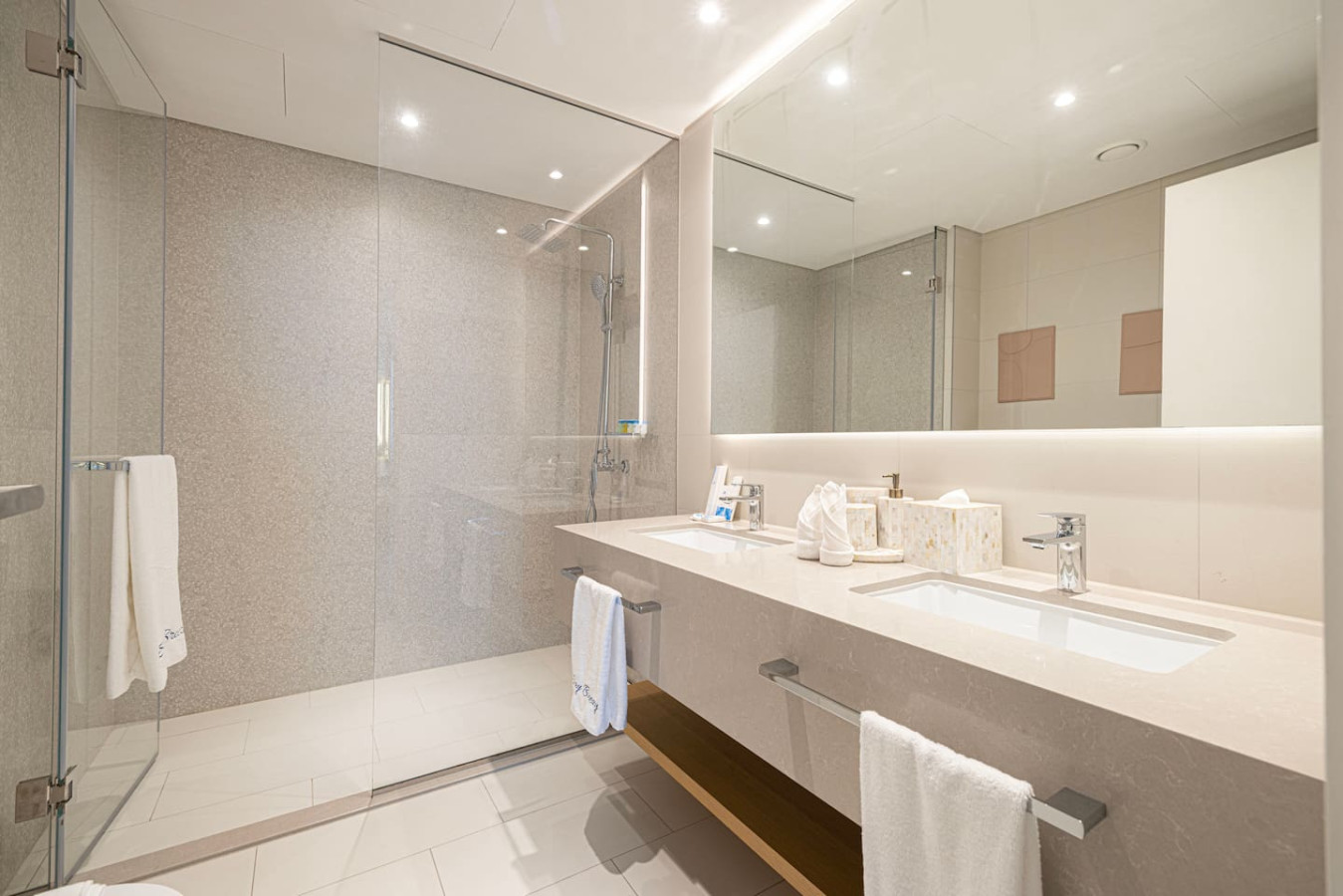 Luxury 4BR Beachfront La Vie JBR | Sea Views