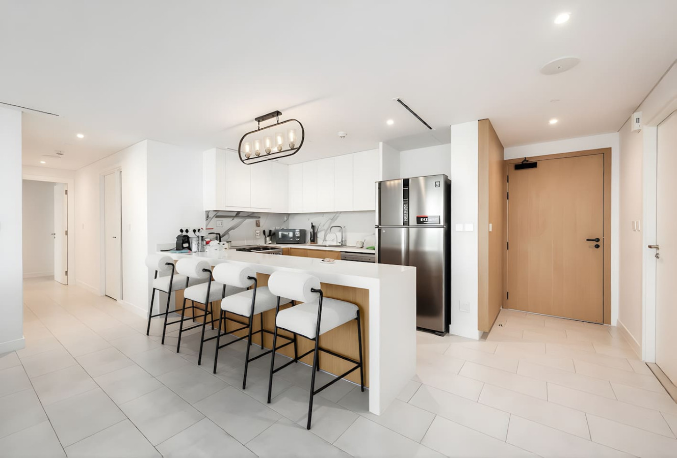 Luxury 4BR Beachfront La Vie JBR | Sea Views