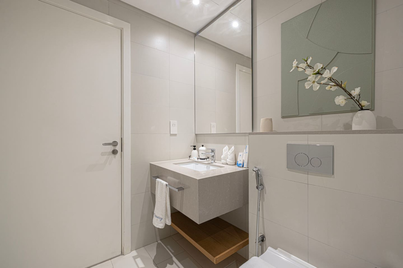 Luxury 4BR Beachfront La Vie JBR | Sea Views