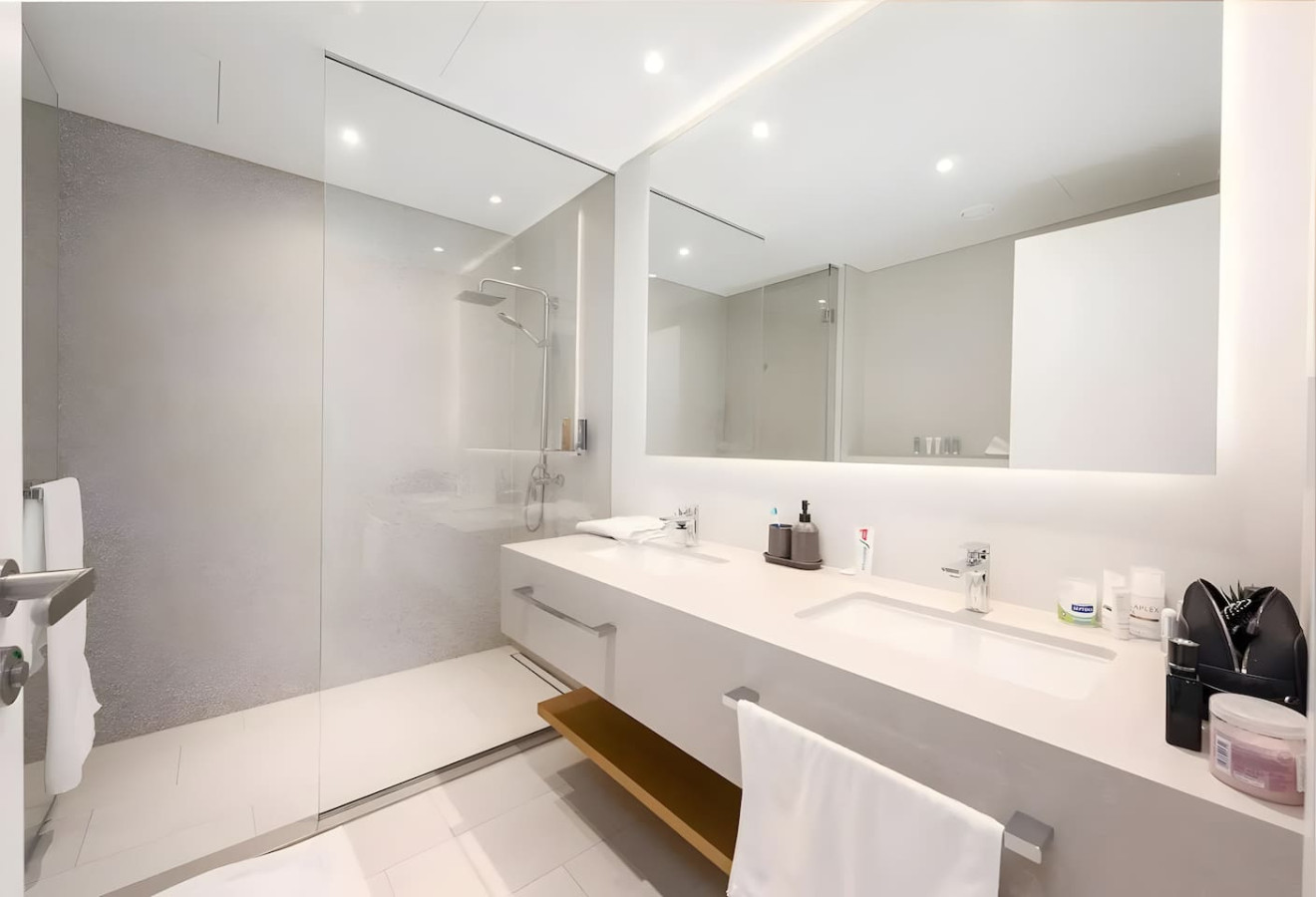Luxury 4BR Beachfront La Vie JBR | Sea Views