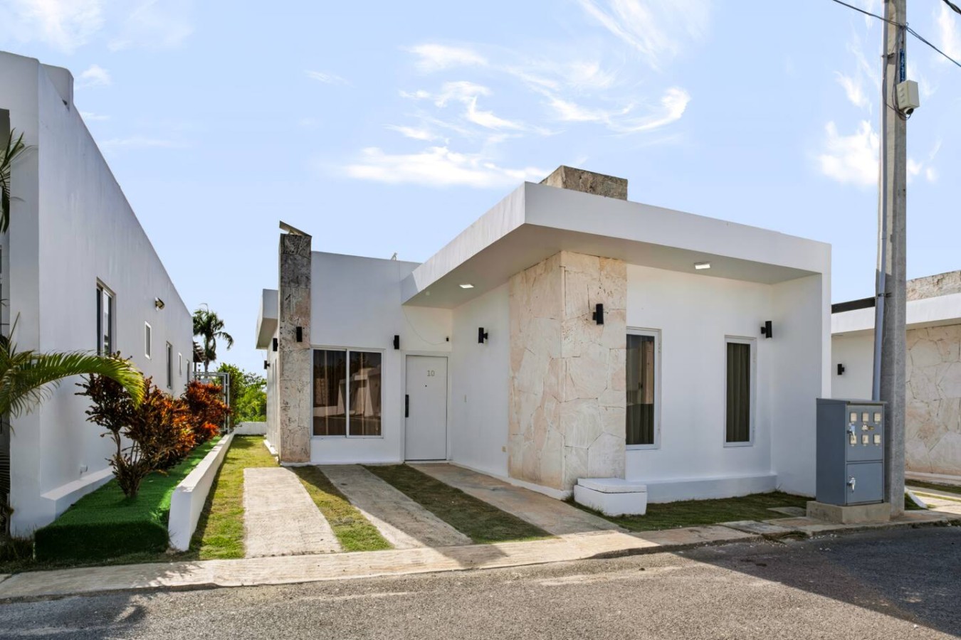 3BR Villa • Pool • Electricity Included 2