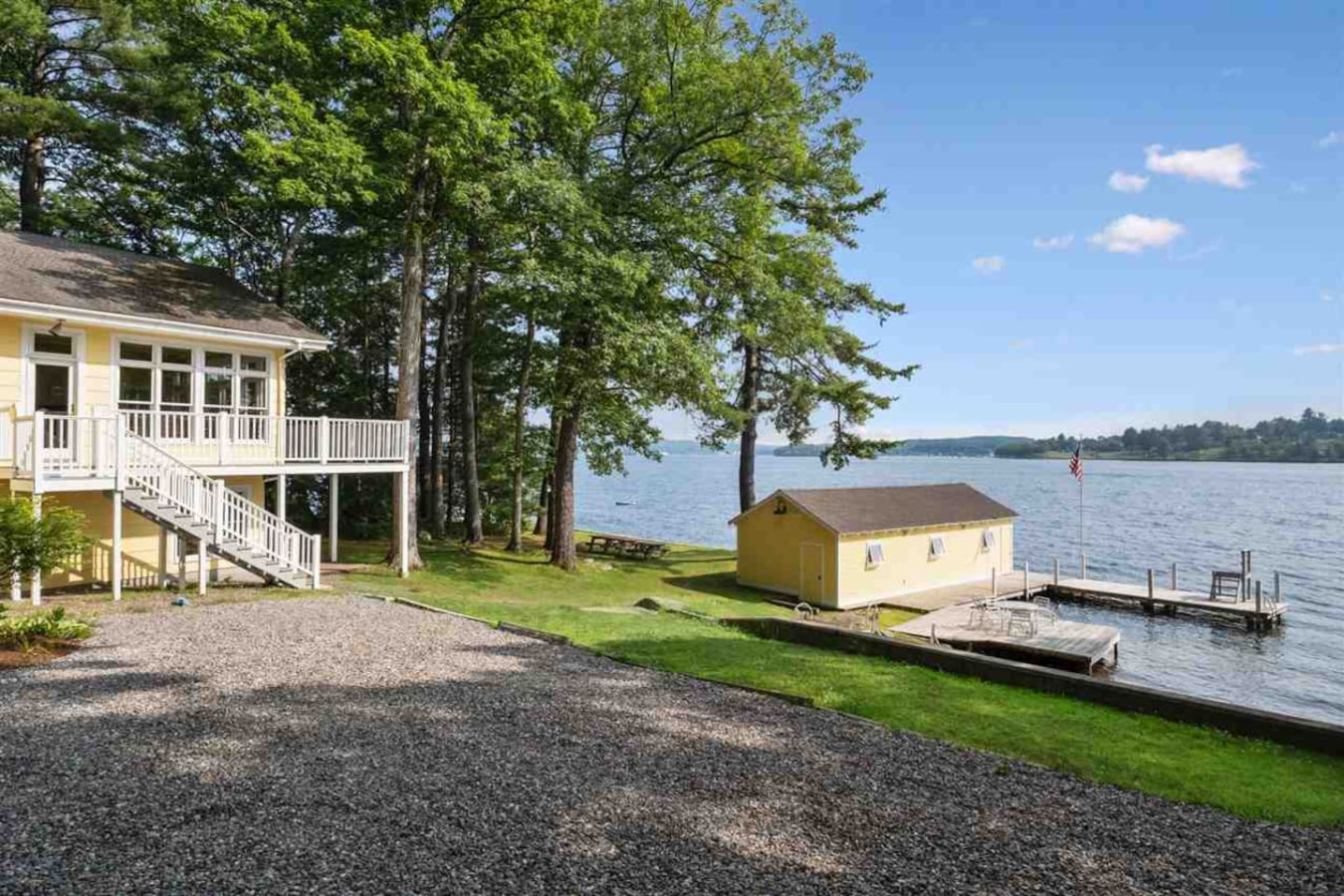 Lake Winni- Amazing Waterfront Oasis- Beach, Dock And More! - Laconia, NH