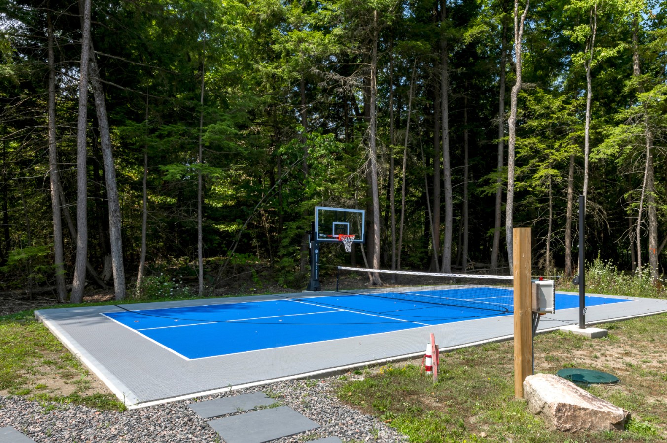 The Huron Woods Retreat with Sauna & Sports Court 3