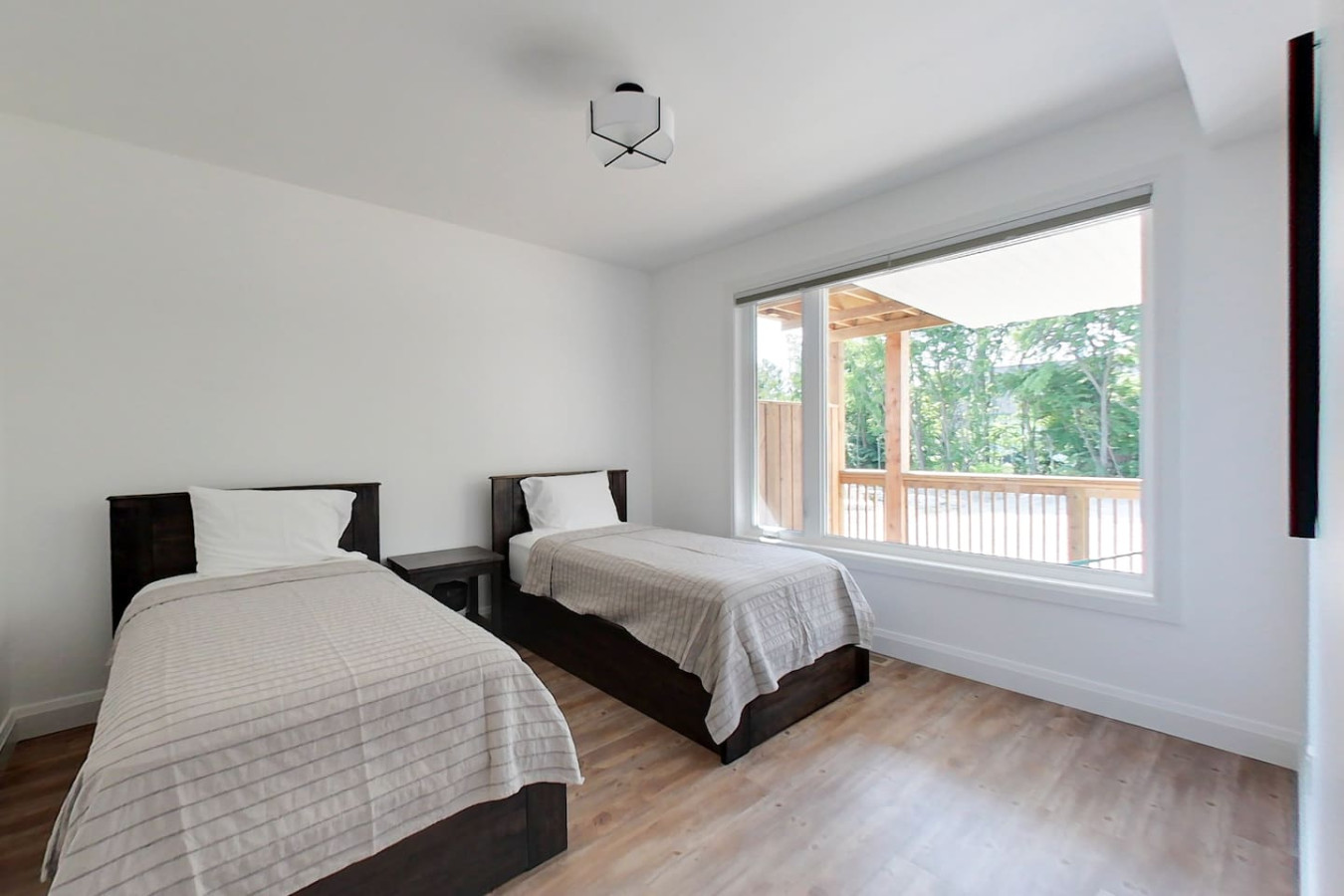 7 bdrm Blue Mountain Luxury Chalet/6.5 bath/HotTub | Photo 9