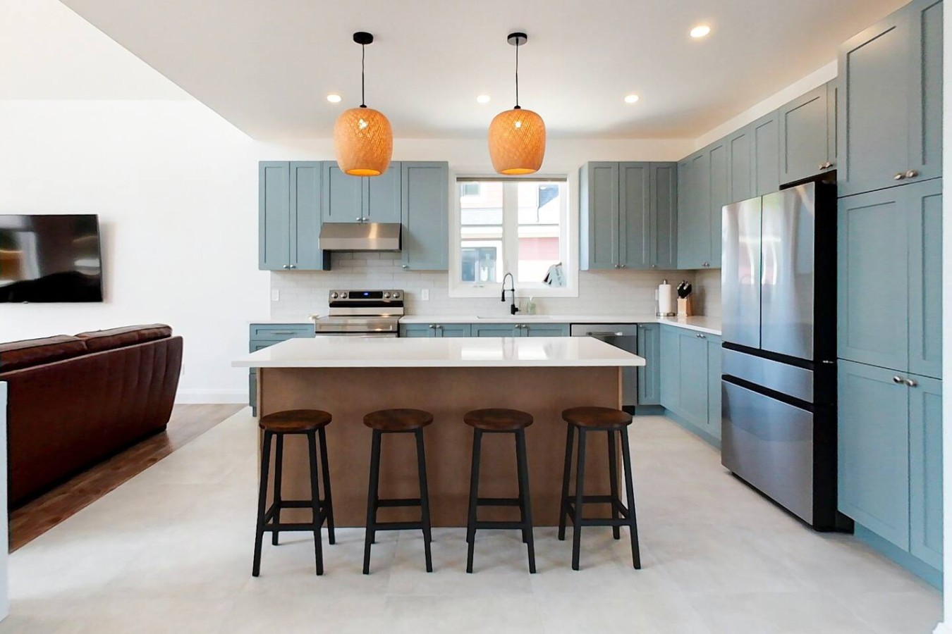 7 bdrm Blue Mountain Luxury Chalet/6.5 bath/HotTub | Photo 2