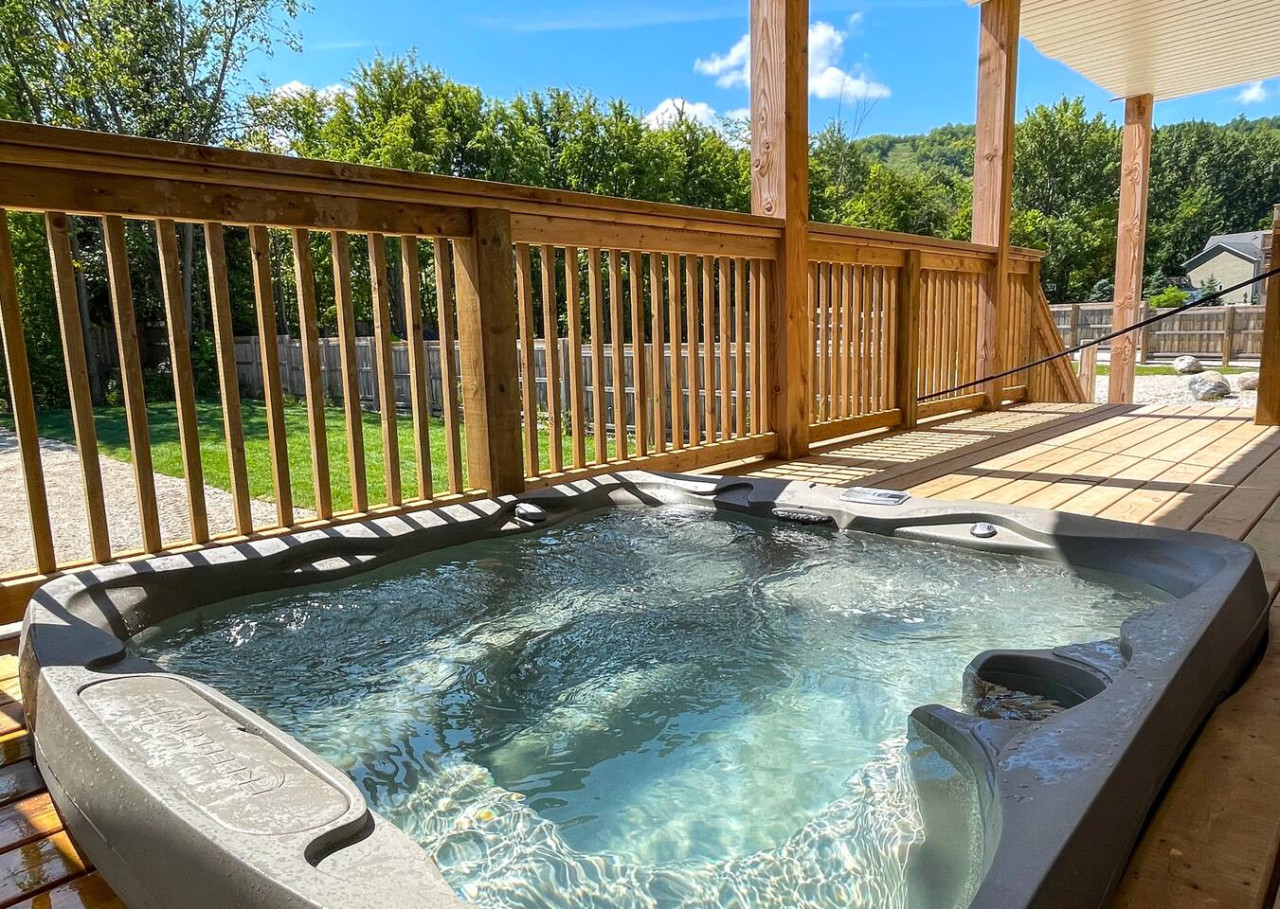 7 bdrm Blue Mountain Luxury Chalet/6.5 bath/HotTub | Photo 5