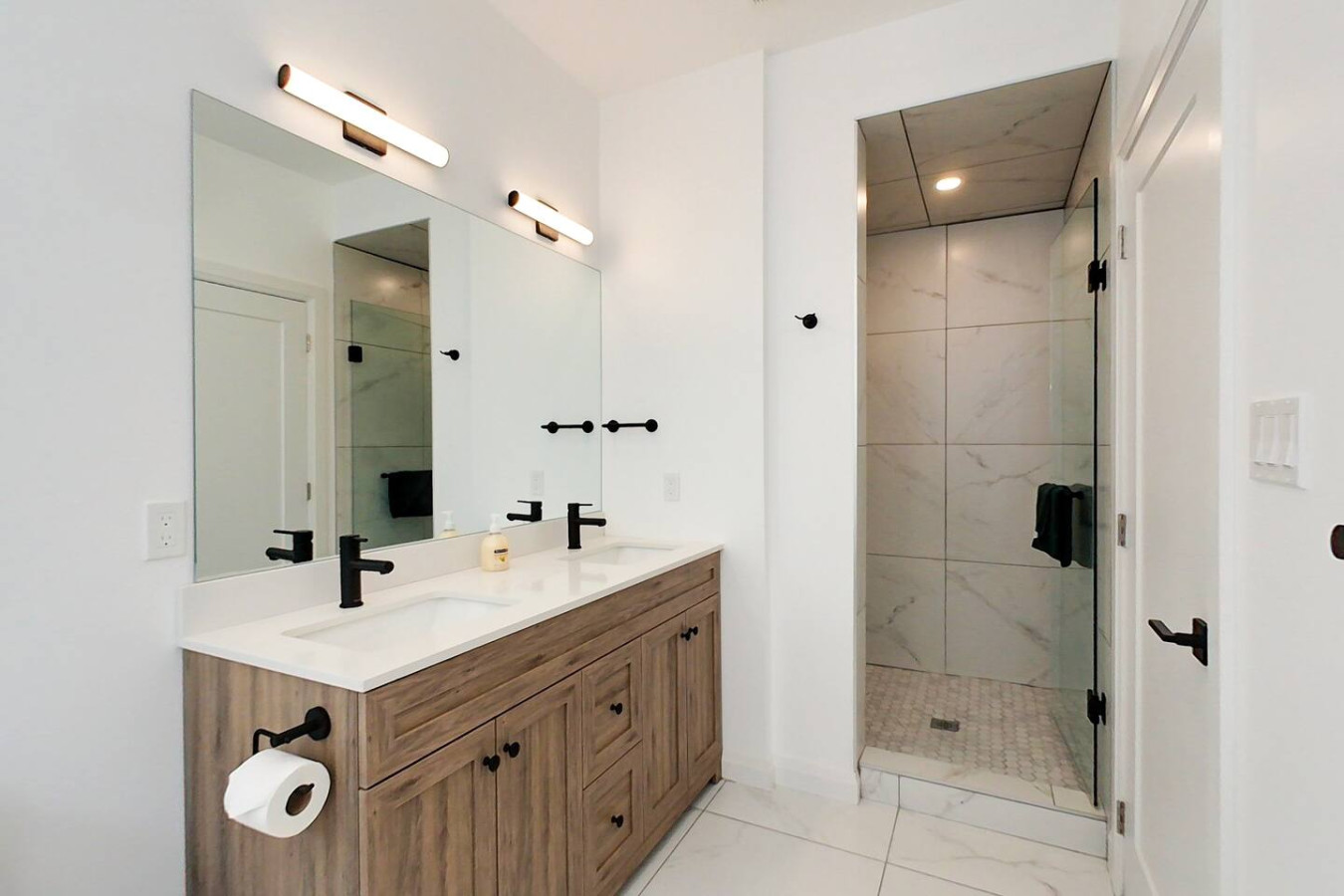 7 bdrm Blue Mountain Luxury Chalet/6.5 bath/HotTub | Photo 15