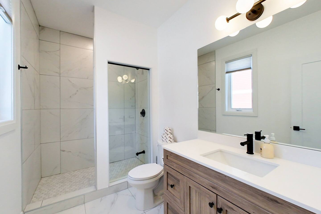 7 bdrm Blue Mountain Luxury Chalet/6.5 bath/HotTub | Photo 13