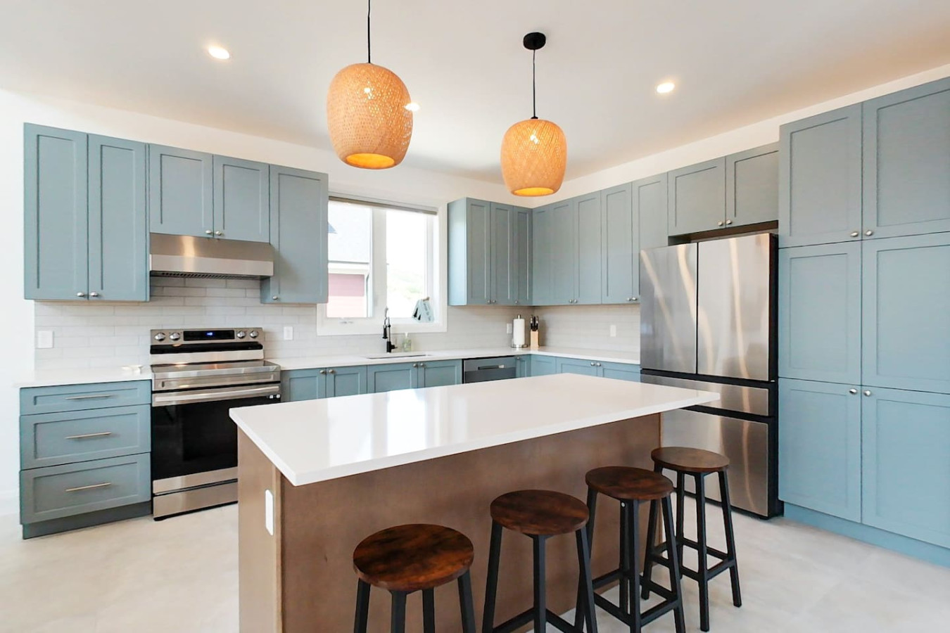 7 bdrm Blue Mountain Luxury Chalet/6.5 bath/HotTub | Photo 3