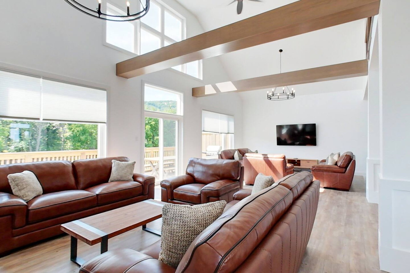 7 bdrm Blue Mountain Luxury Chalet/6.5 bath/HotTub