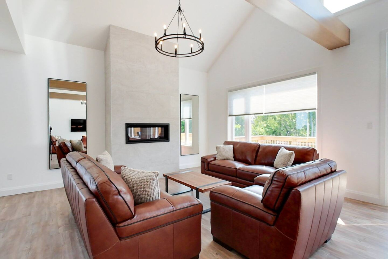 7 bdrm Blue Mountain Luxury Chalet/6.5 bath/HotTub | Photo 7