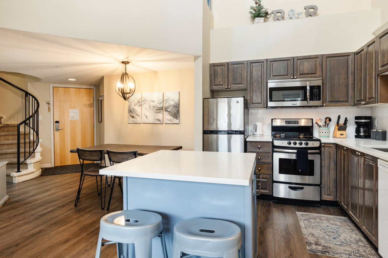 Heart of the Village - Luxury 1 Bedroom + loft | Photo 9