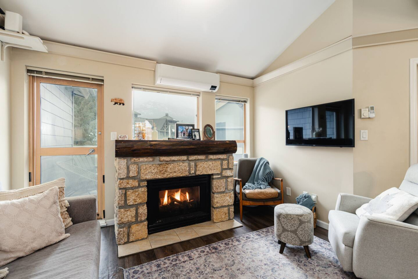 Heart of the Village - Luxury 1 Bedroom + loft | Photo 8