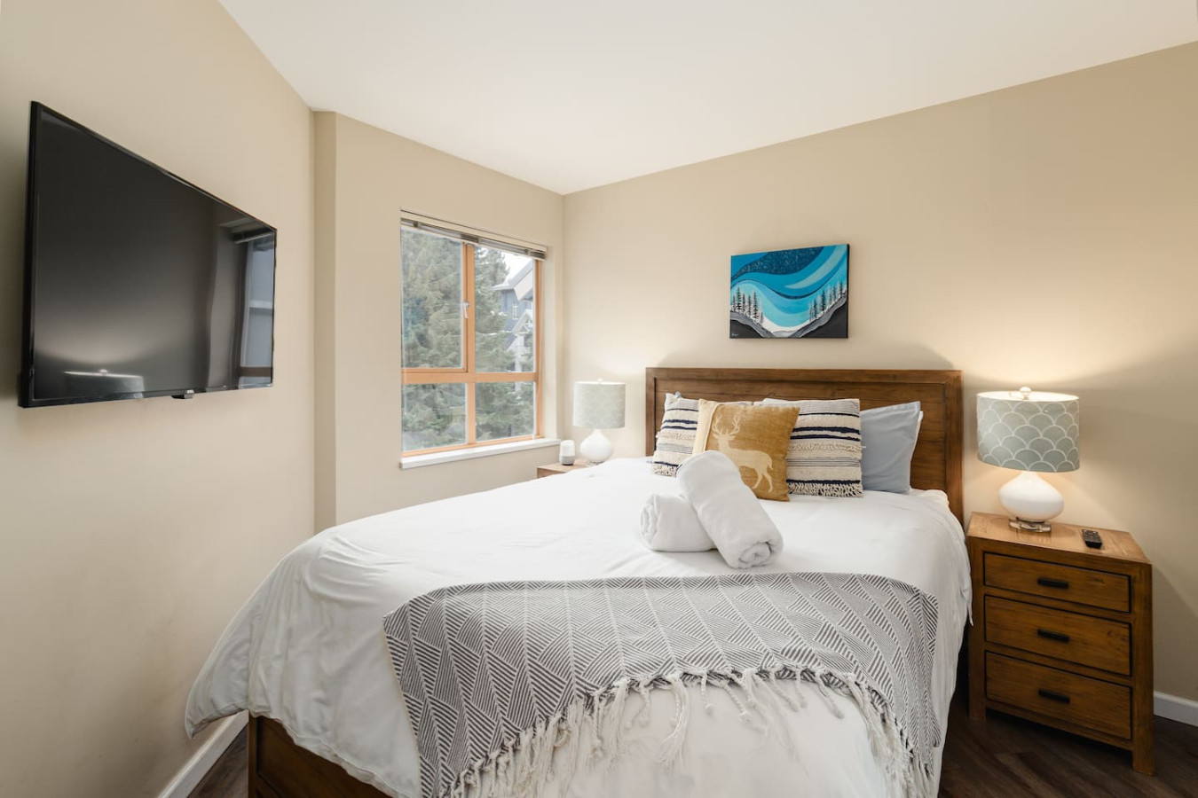 Heart of the Village - Luxury 1 Bedroom + loft | Photo 4