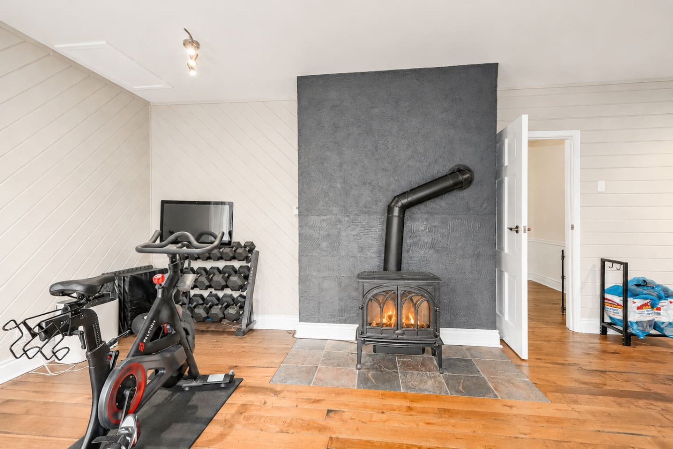 Seasonal Home in Coveted Swiss Meadows | Photo 9