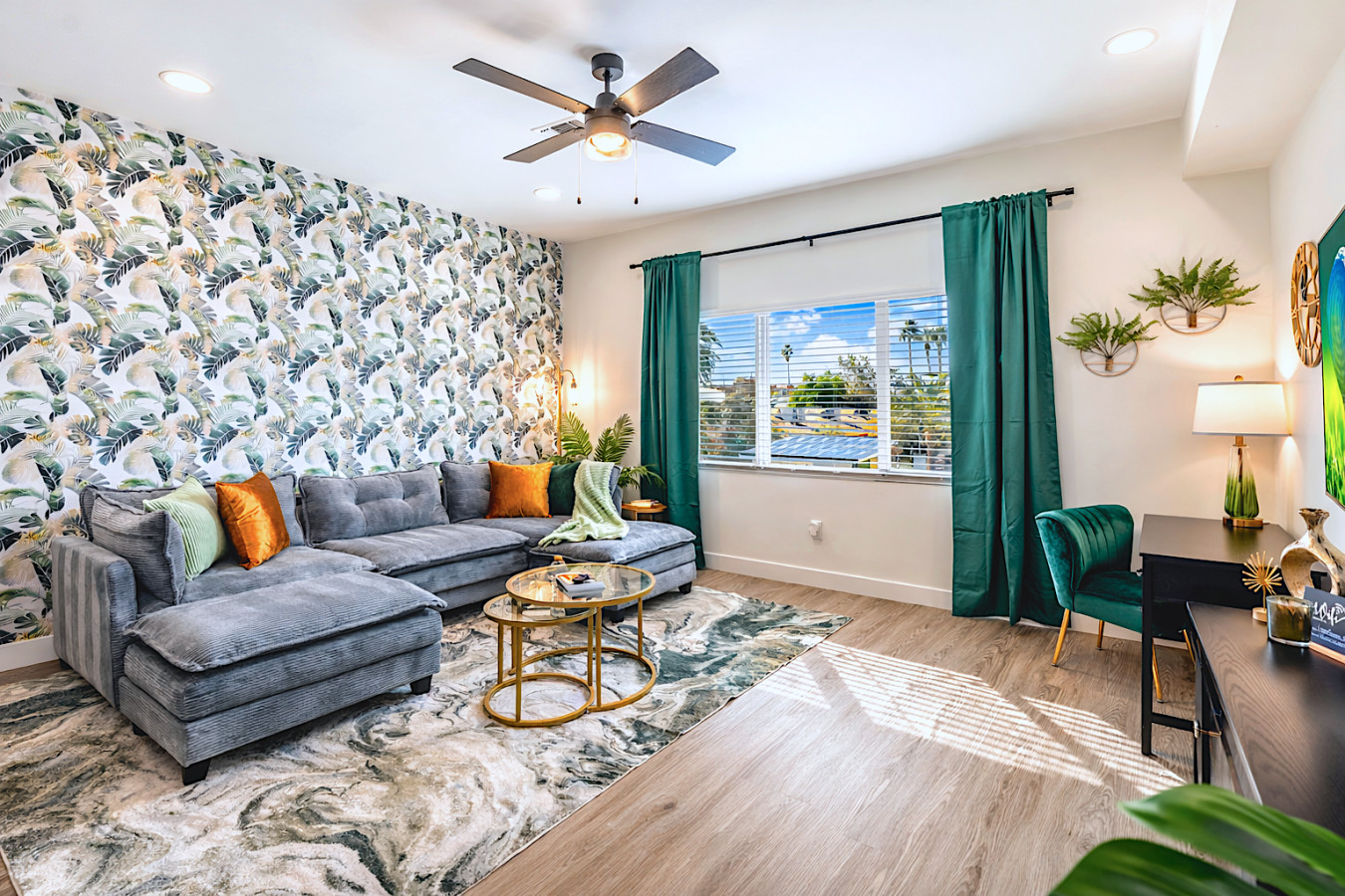 Luxury 3br- King Beds +Pool +Garage +Near Airport - Phoenix, AZ