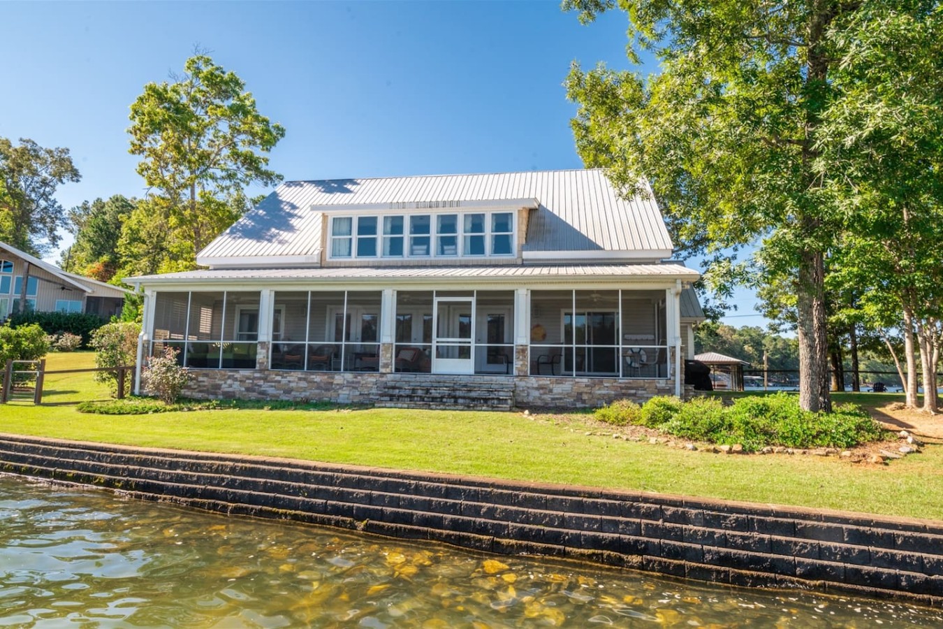 A Waterfront Oasis on Warrior