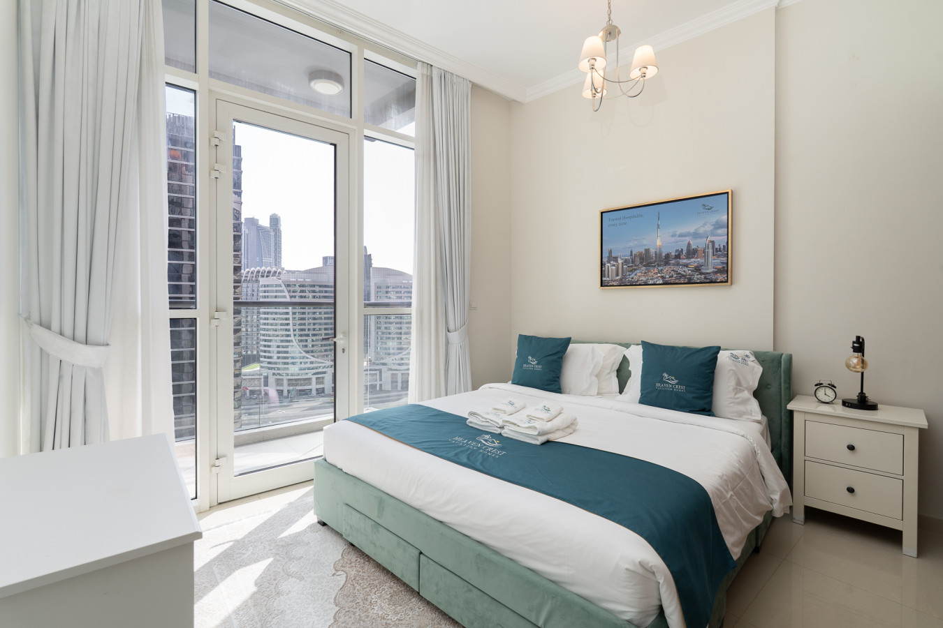 Dunya Tower | Three Bedroom Luxury W/ Balcony apartment photo
