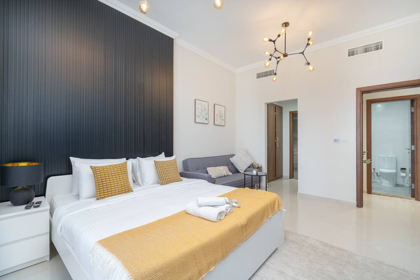 Dunya Tower | One Bedroom near Dubai Mall & Burj - Regular One Bedroom in Dubai