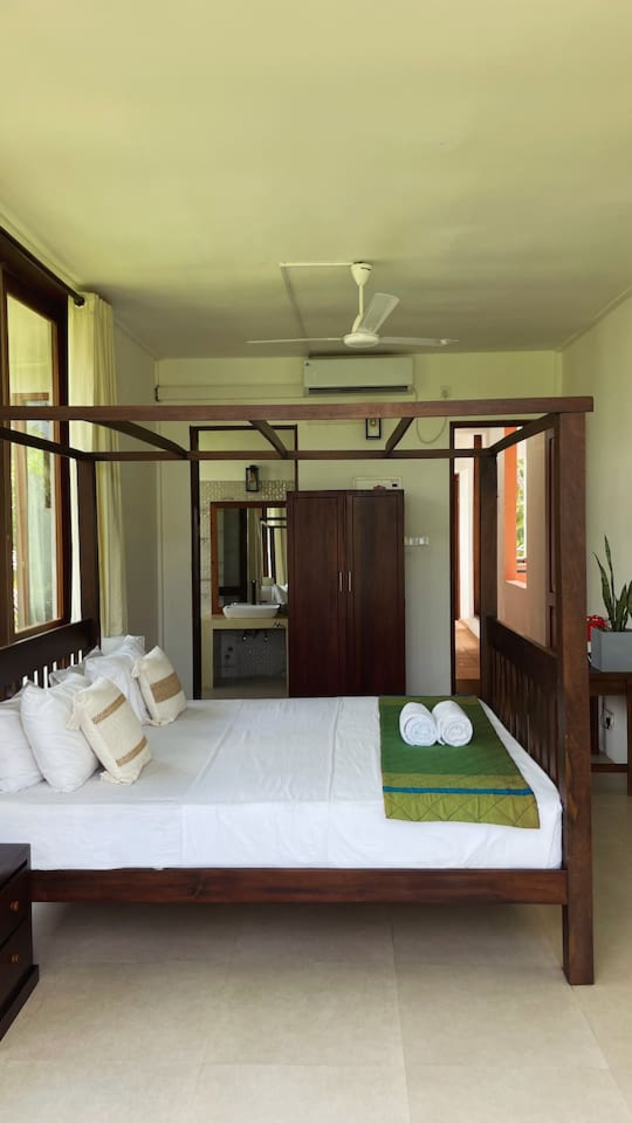 Lakeside Suite, Walk to Beach - Photo 4