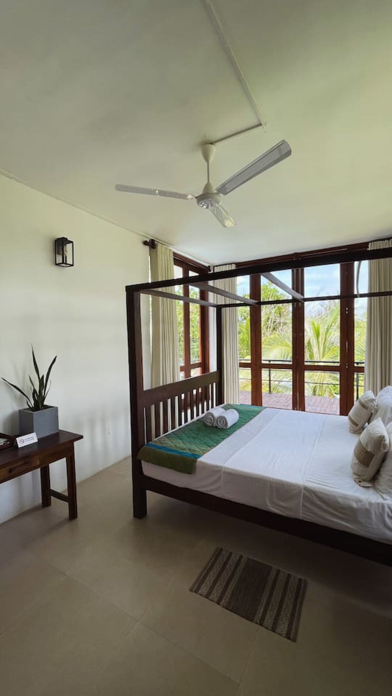 Stylish Lakefront Suite with Pool - Photo 3