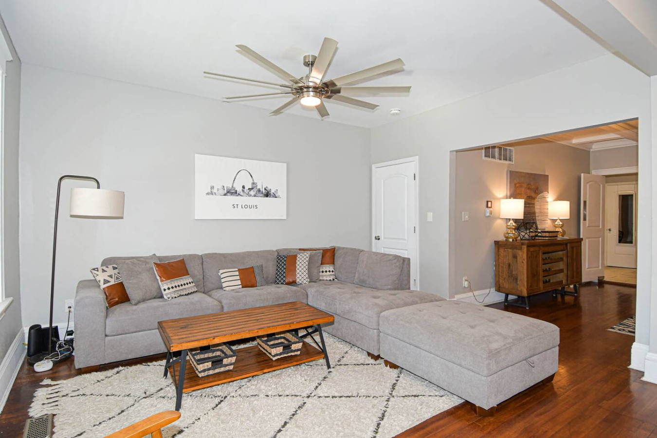 Exquisite Townhome With Fenced Yard And Full Kitchen - Elegant Retreat - Saint-Louis, MO
