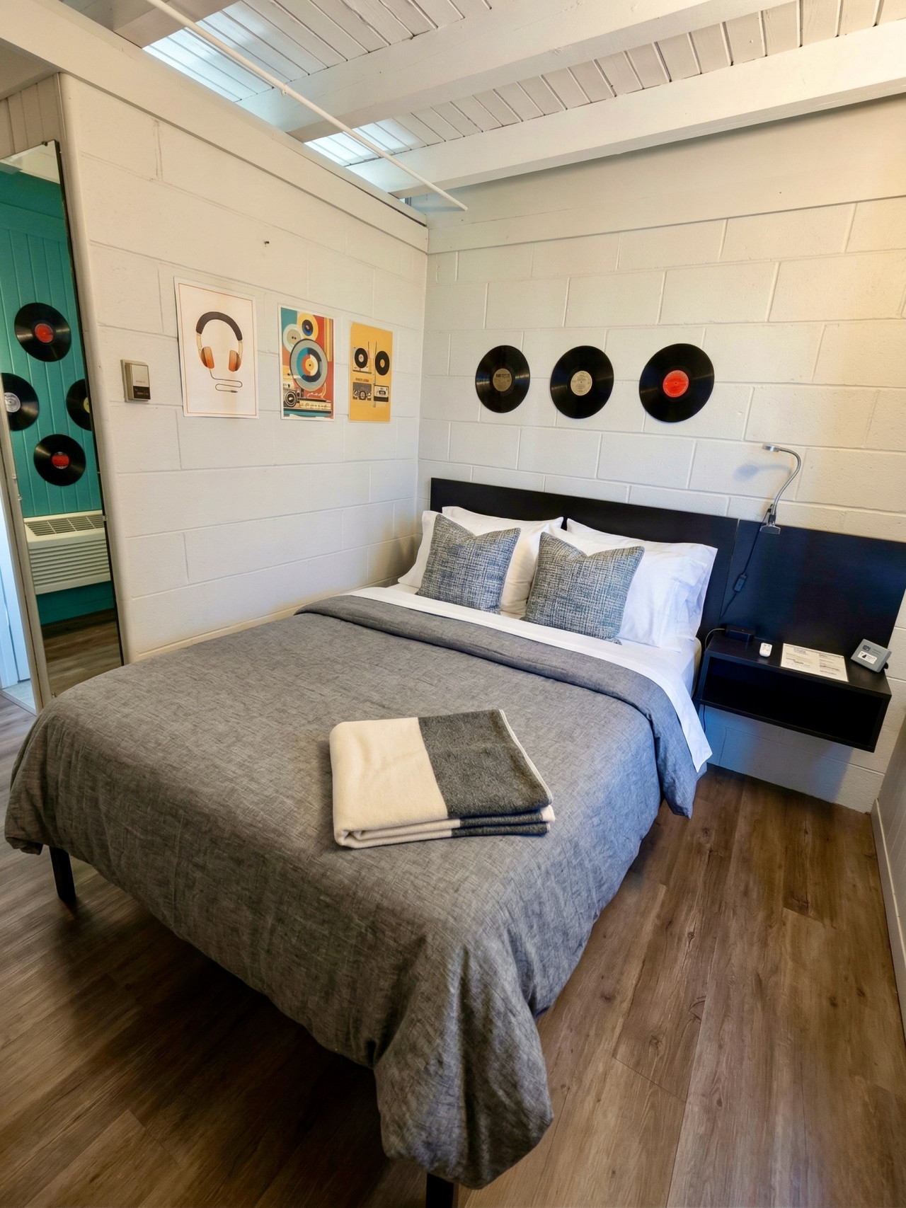The Vinyl Lounge — themed room at The Cedar