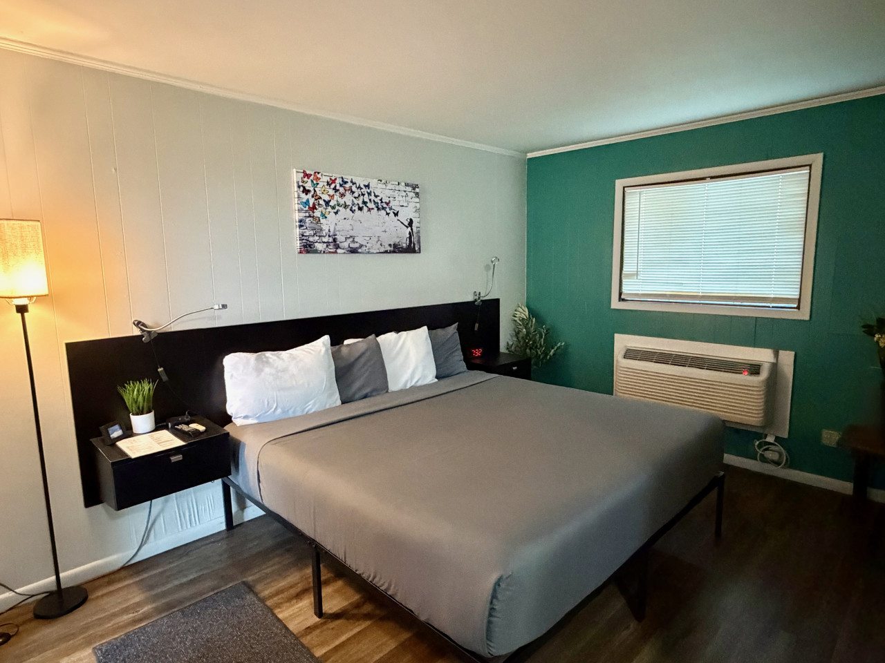 The Garden Room — themed room at The Cedar