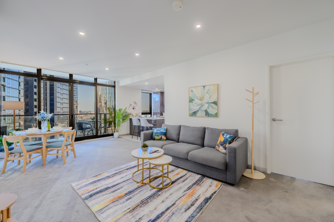 Family-Friendly Southbank 2BR | Balcony & Views