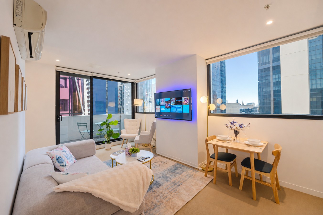 Stay in the Heart of Melbourne CBD-Walk Everywhere