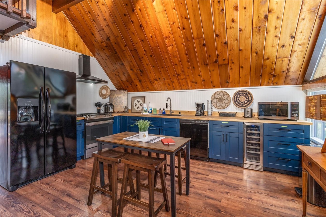 Family A-frame with hot tub minutes from Bass Lake — view 2