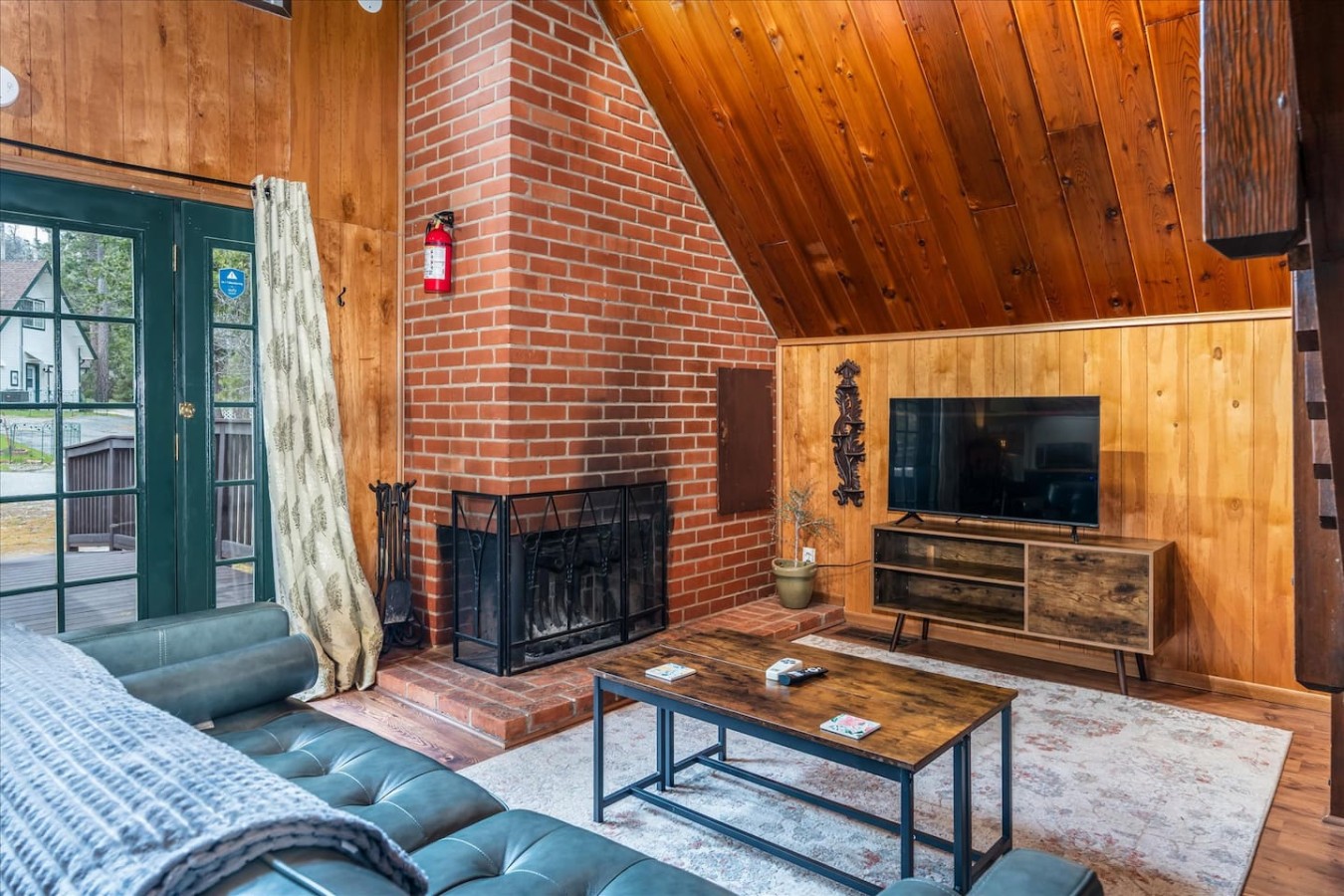 Family A-frame with hot tub minutes from Bass Lake — view 4