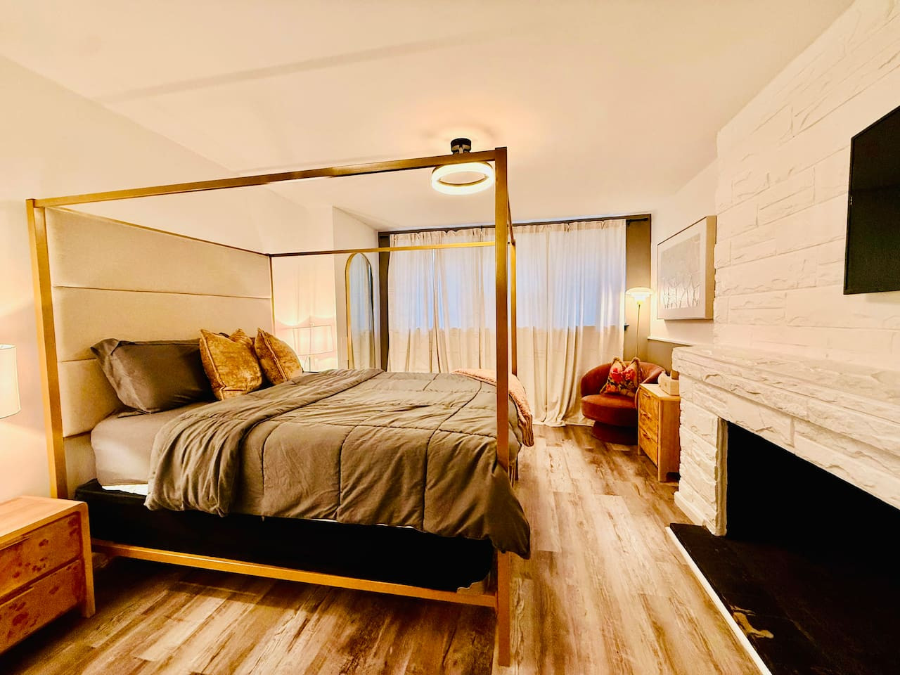 2BR | Near Oak Street Shopping | Chicago Gold Coast