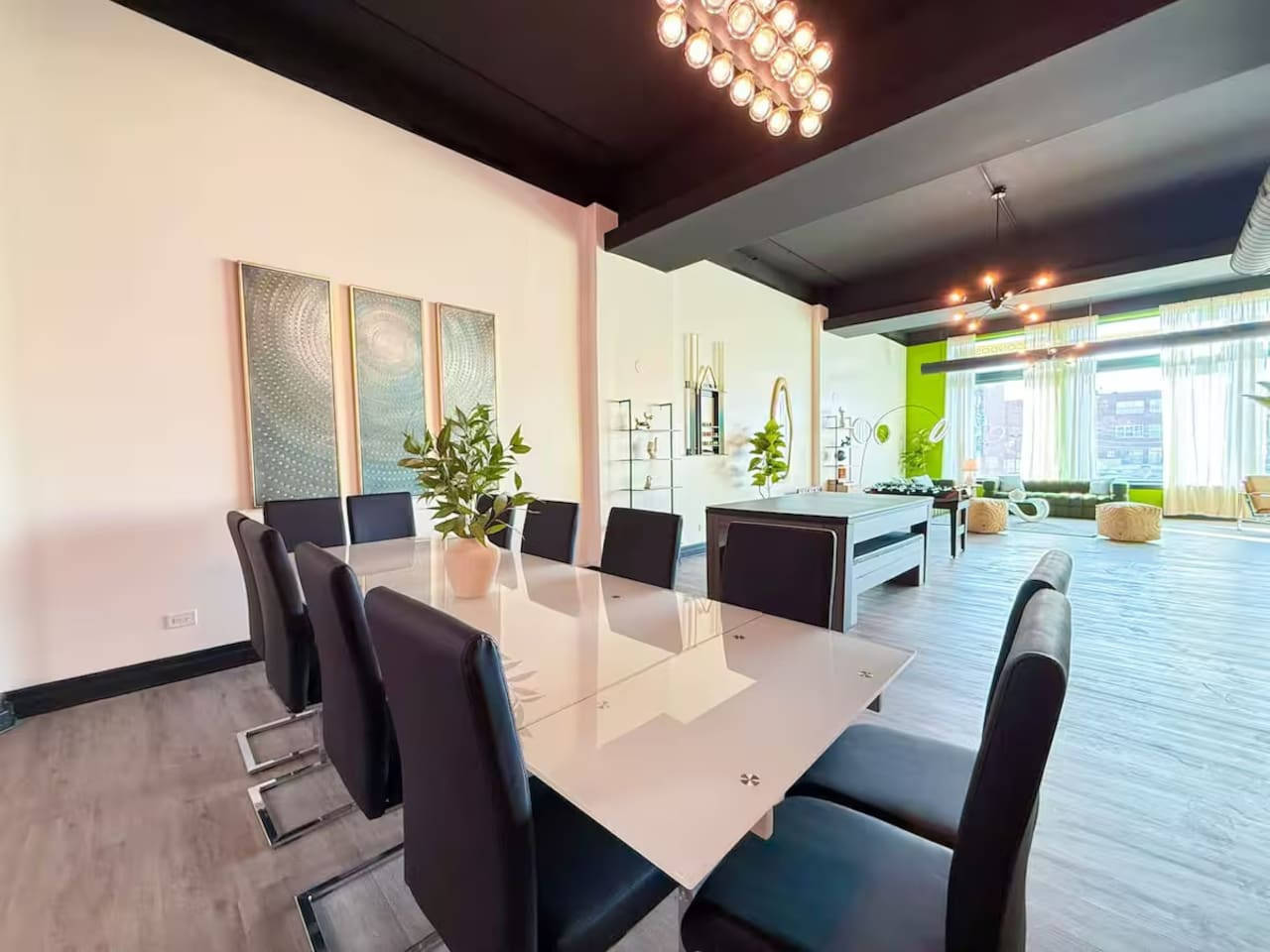 Spacious 6BR Unit Near McCormick & Lakefront
