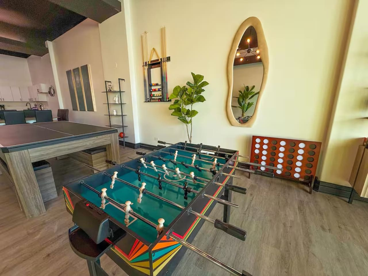 Spacious 6BR Unit Near McCormick & Lakefront