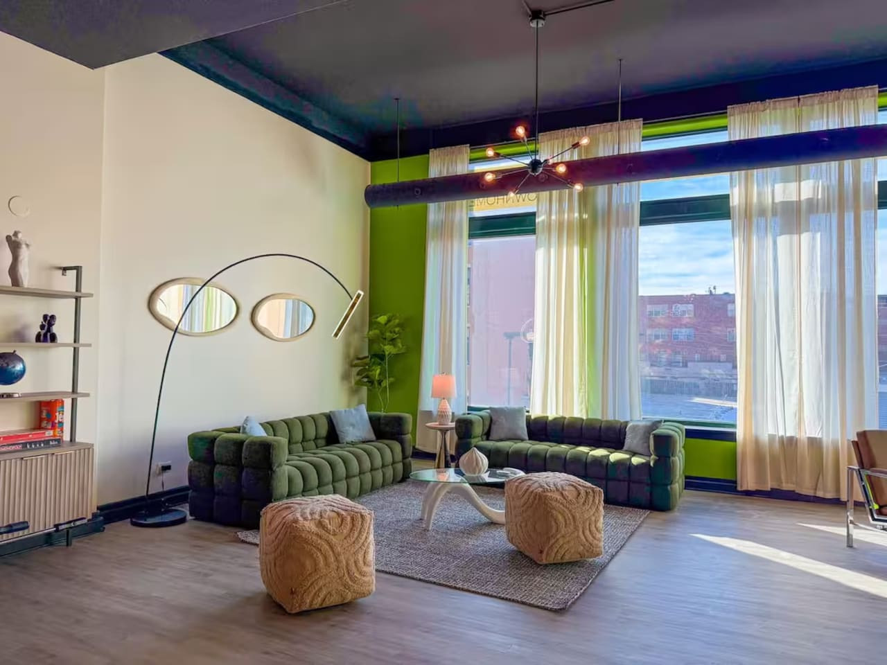 Spacious 6BR Unit Near McCormick & Lakefront