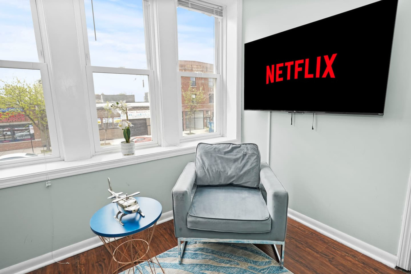 Spacious 2BR Family Chicago Oasis in Irving Park