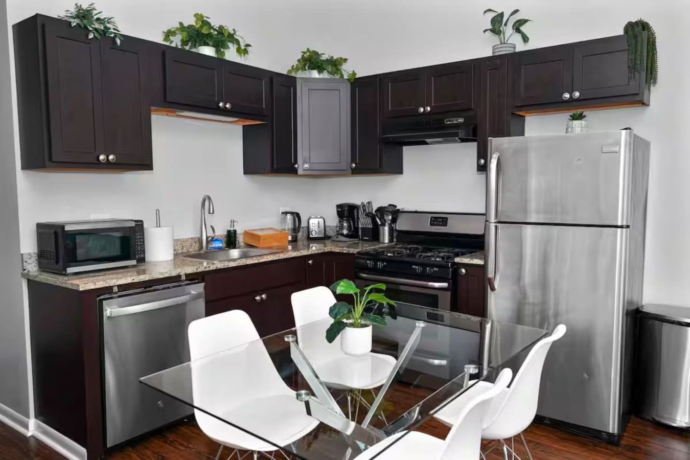 Cozy & Stylish 2BR Family Oasis Irving Park