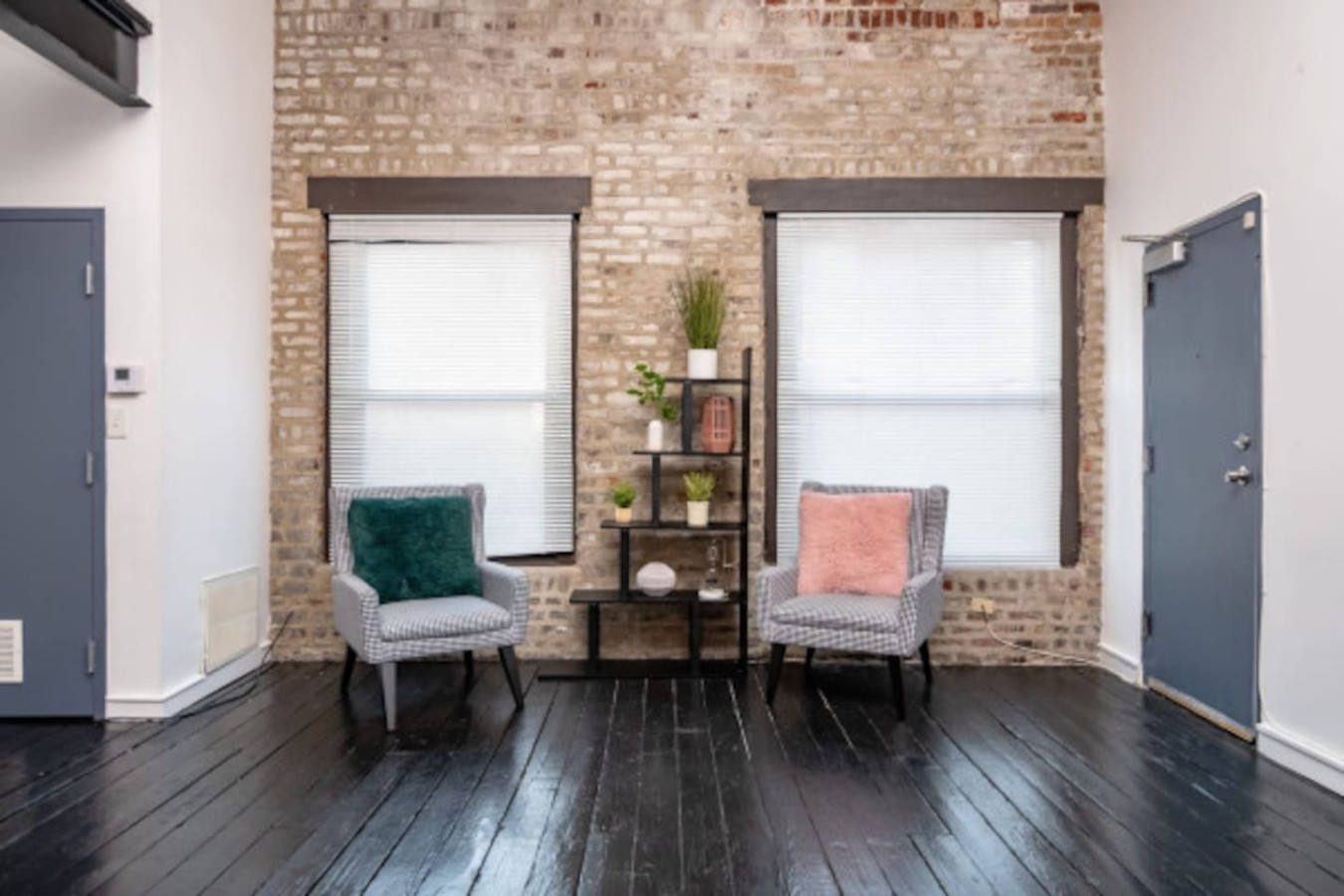 Luxury 5BR South Loop | Near McCormick *Pool Table