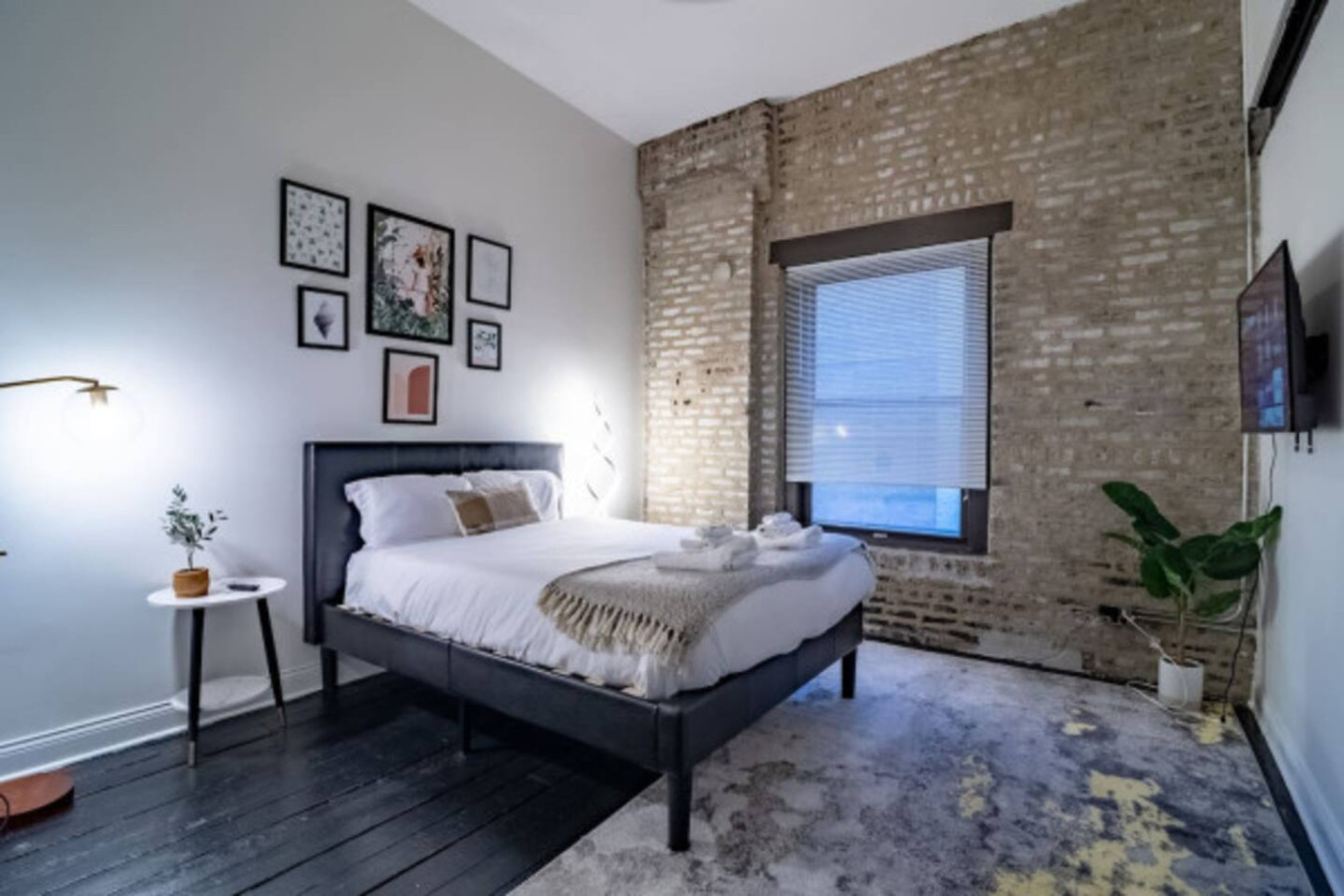 Luxury 5BR South Loop | Near McCormick *Pool Table