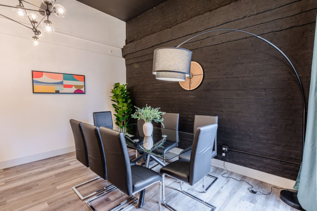 Luxury 5BR w/ King Bed & Pool Table | Near Chinatown