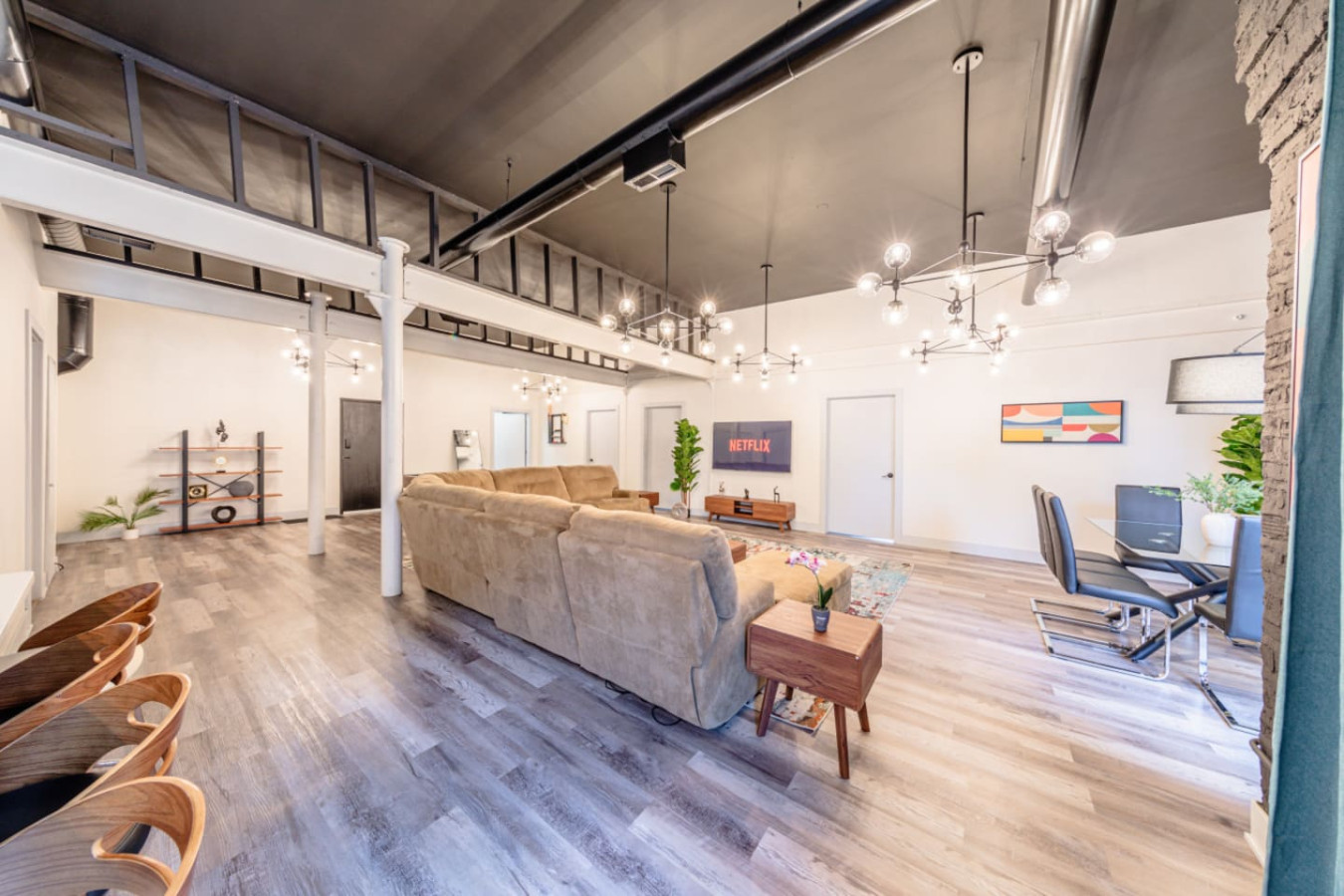 Luxury 5BR w/ King Bed & Pool Table | Near Chinatown