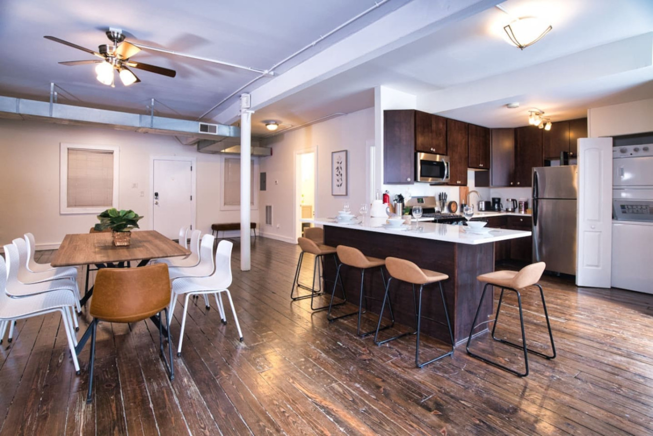 Huge 4BR Near McCormick w/ Pool Table * Sleeps 11