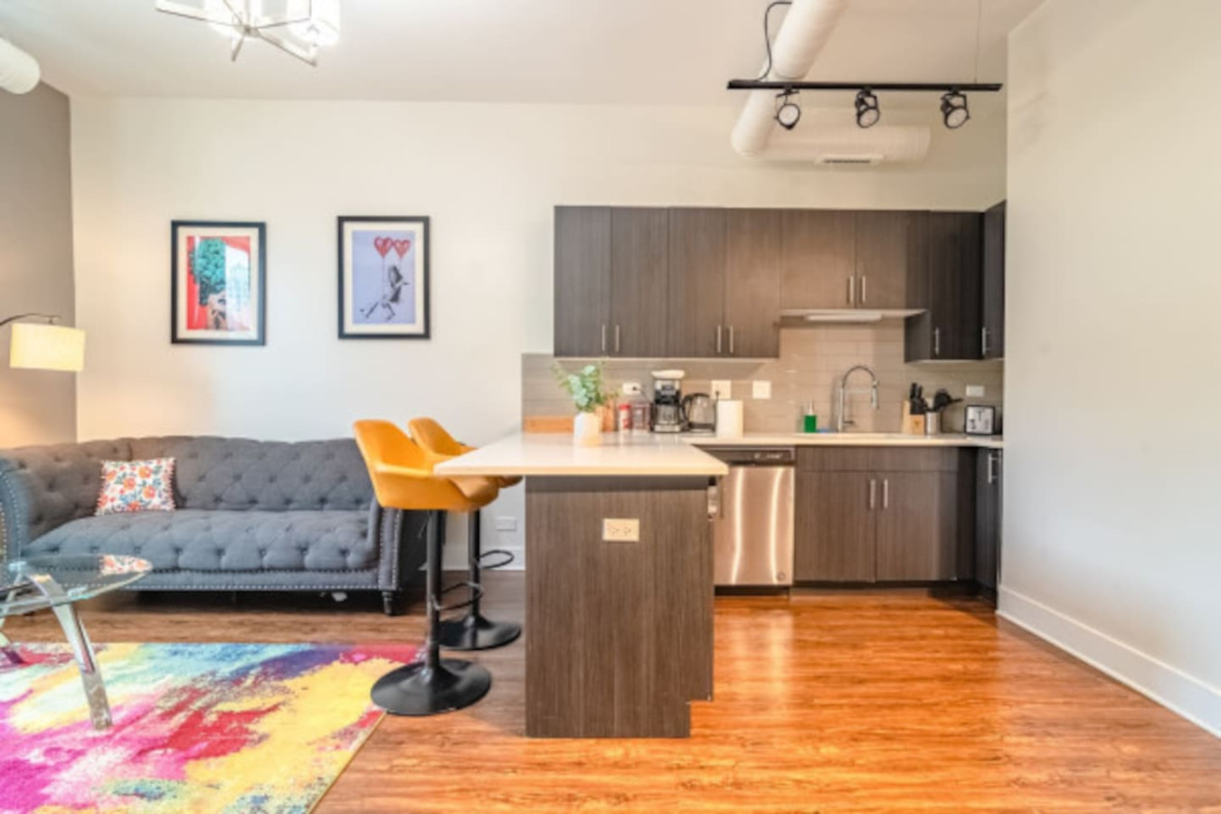 Stylish friendly 3BR Suite | Near McCormick