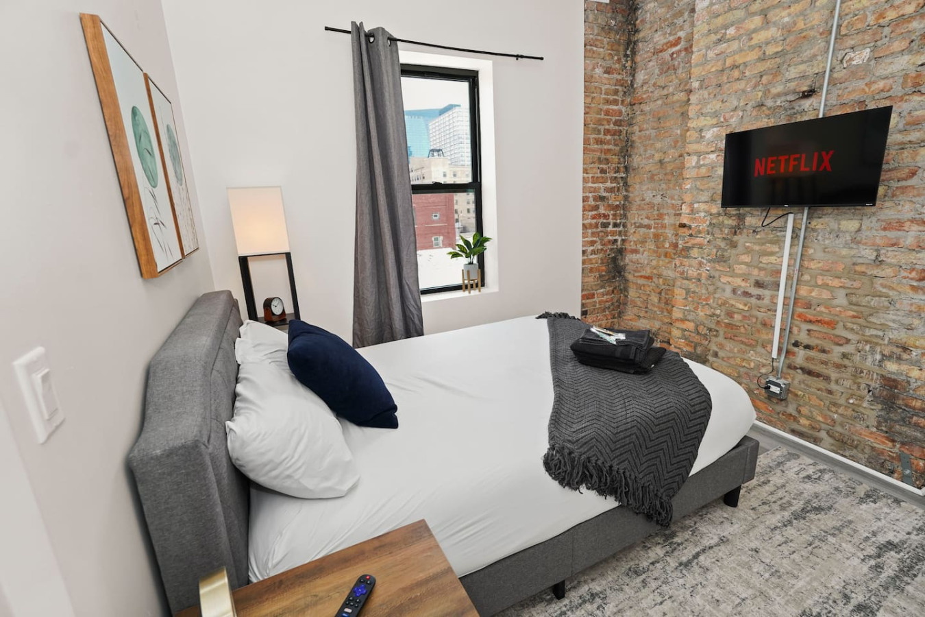 Business + Leisure 420K 3BR Suite Near McCormick